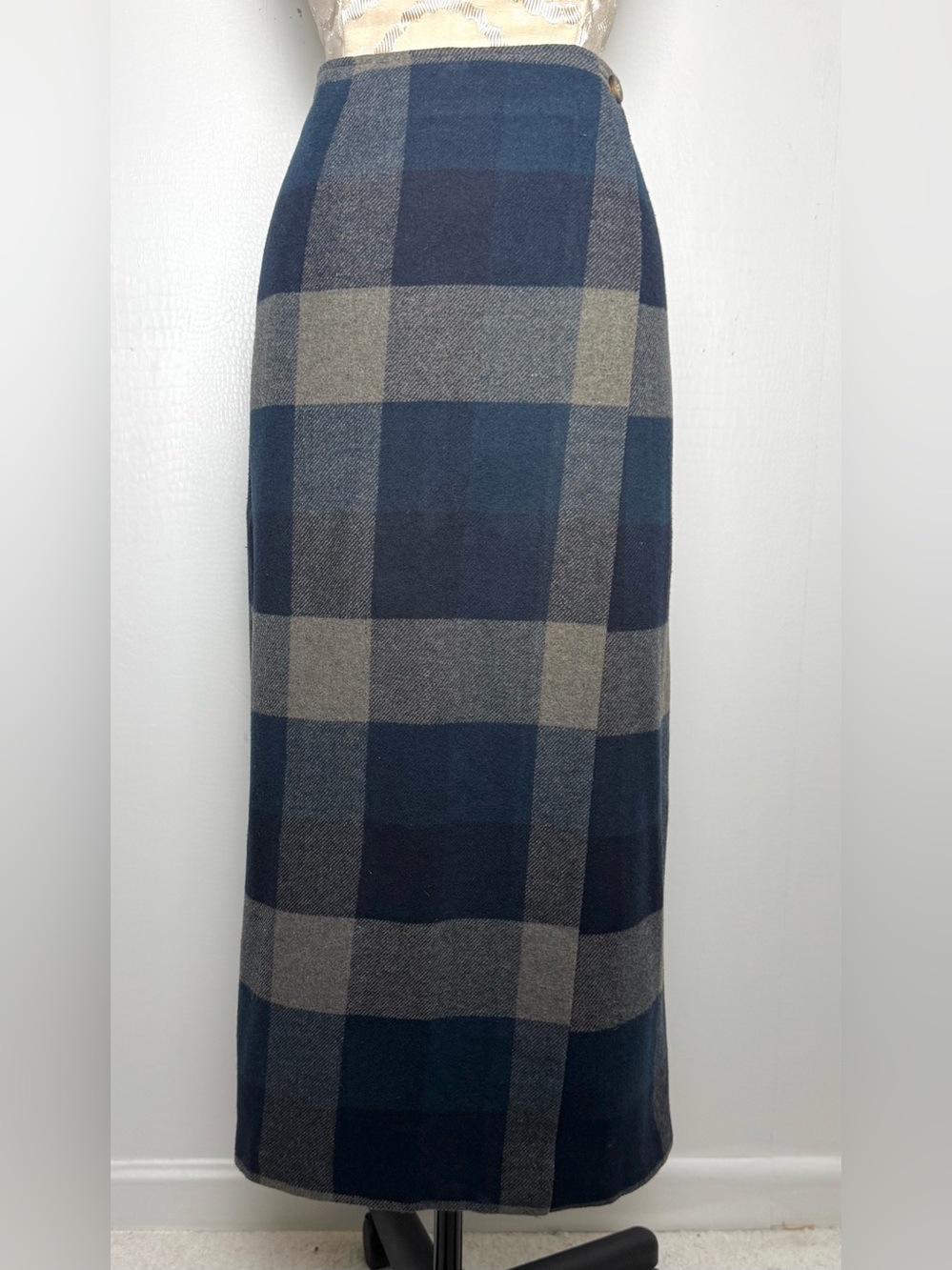 VTG Plaid Wool Blend True Wrap Skirt Navy Gray Size 4